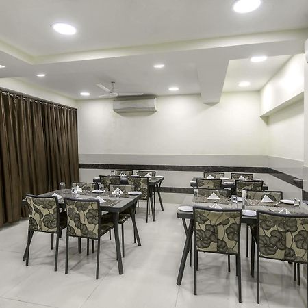 Oyo 16703 Hotel The Platinum Calcutta Buitenkant foto