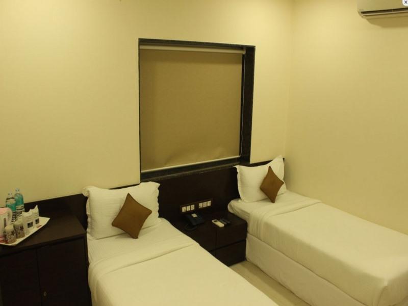 Oyo 16703 Hotel The Platinum Calcutta Buitenkant foto