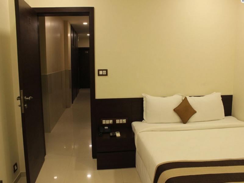 Oyo 16703 Hotel The Platinum Calcutta Buitenkant foto
