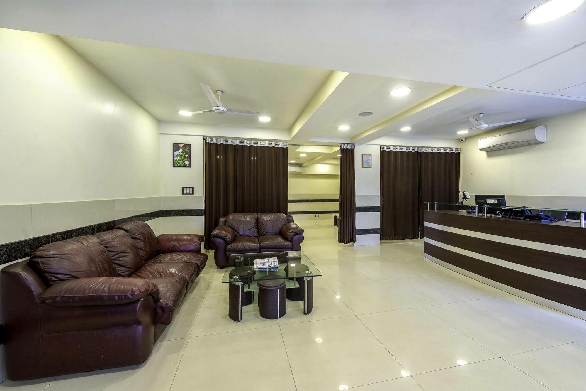 Oyo 16703 Hotel The Platinum Calcutta Buitenkant foto