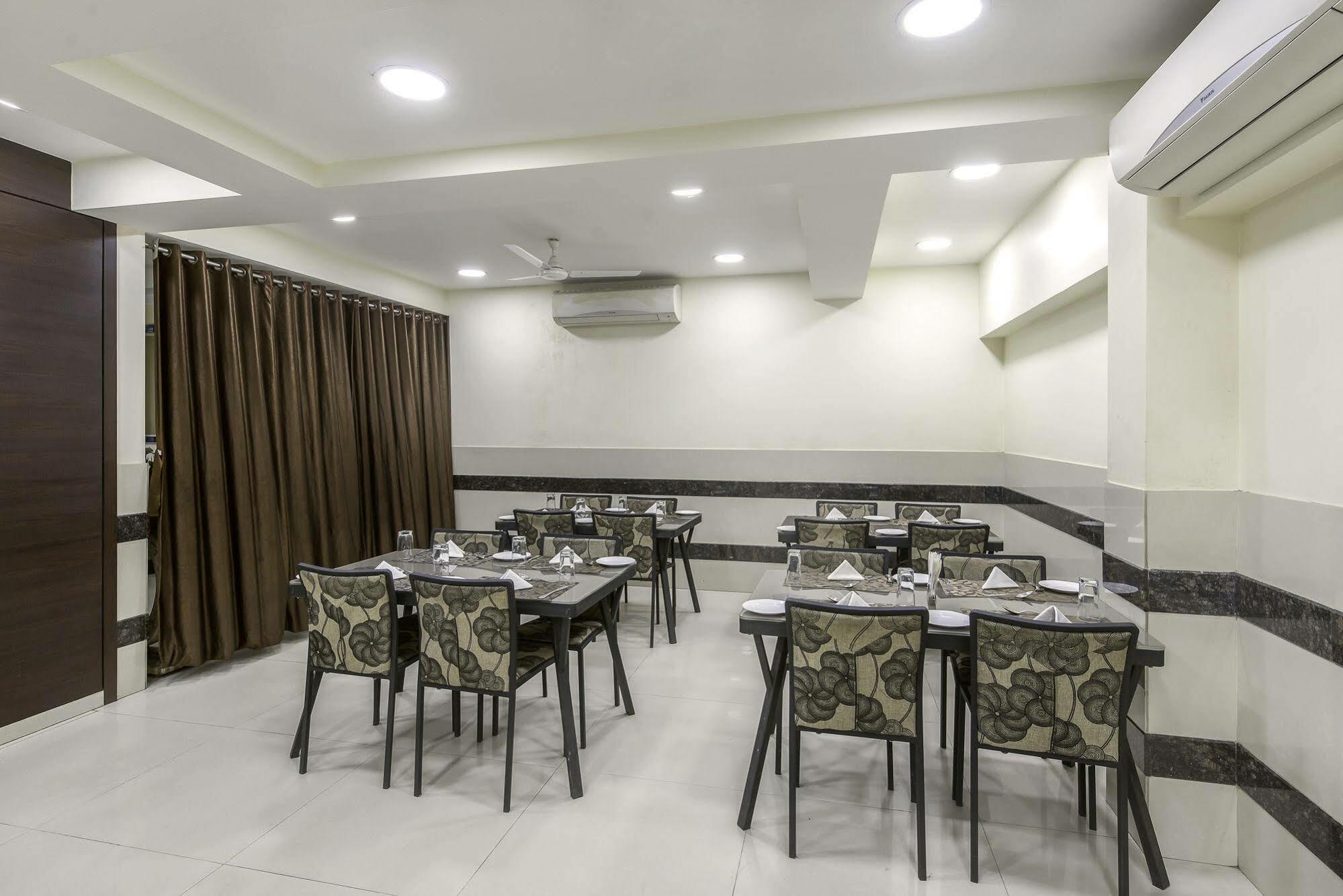 Oyo 16703 Hotel The Platinum Calcutta Buitenkant foto