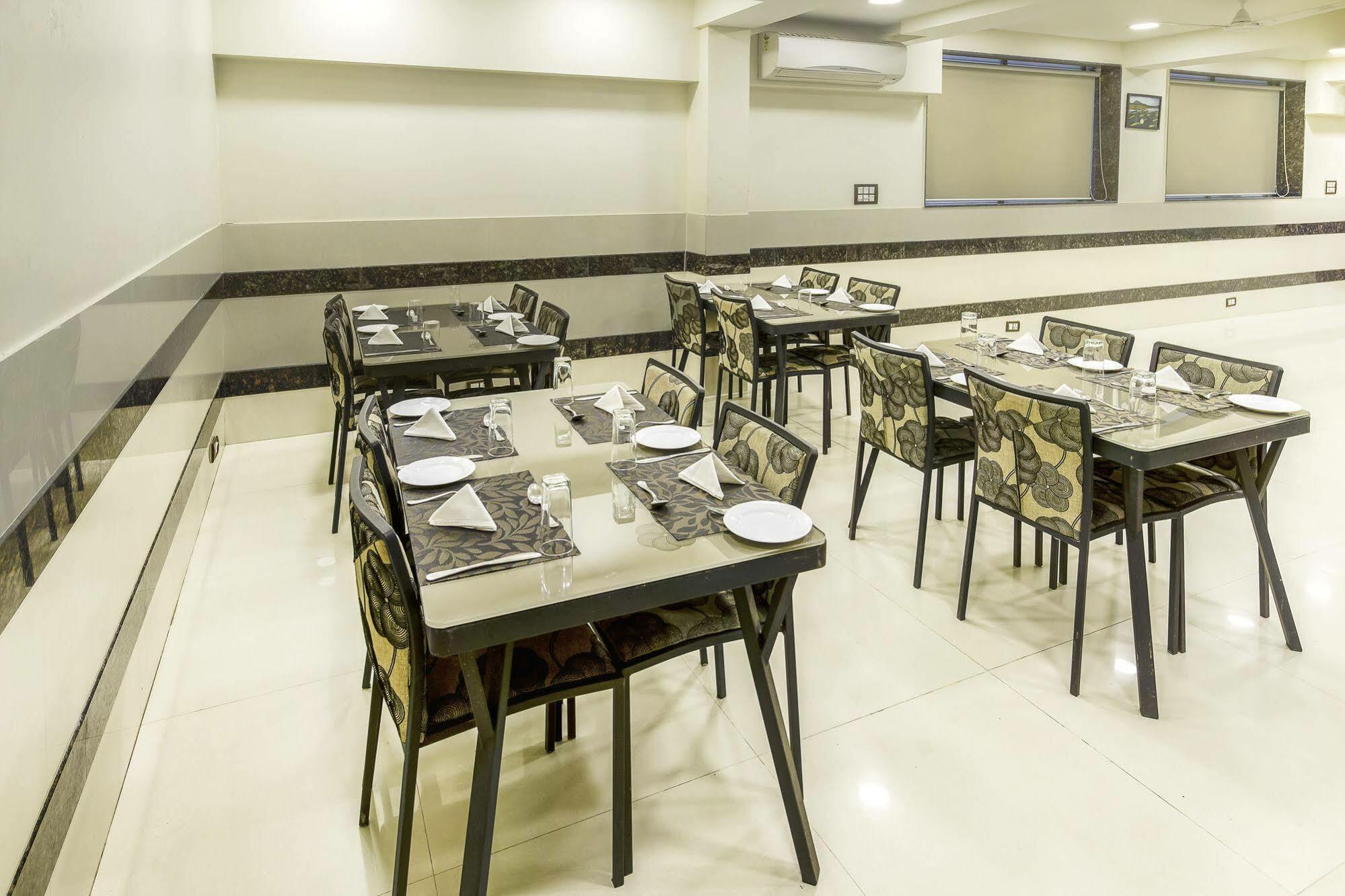 Oyo 16703 Hotel The Platinum Calcutta Buitenkant foto