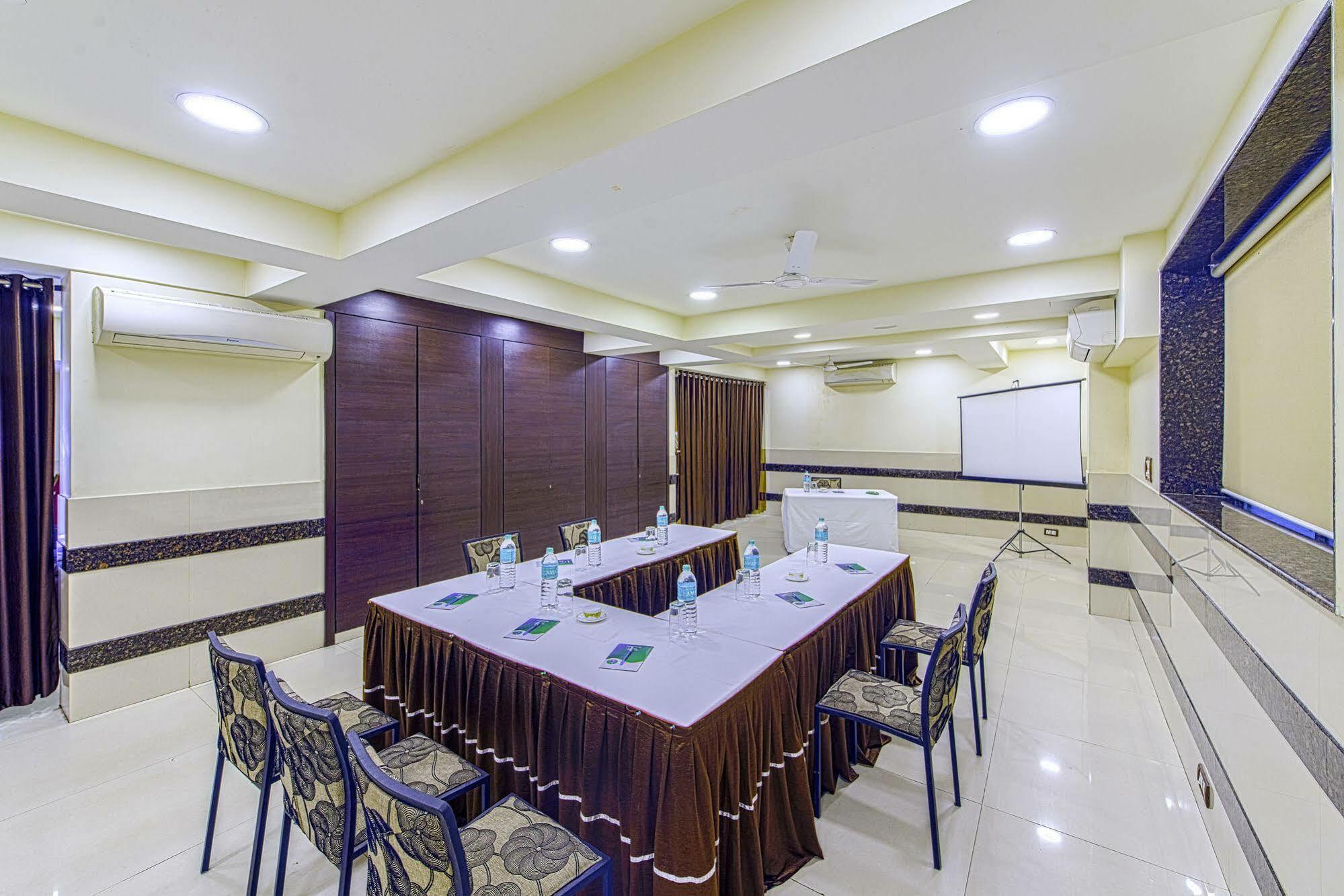 Oyo 16703 Hotel The Platinum Calcutta Buitenkant foto