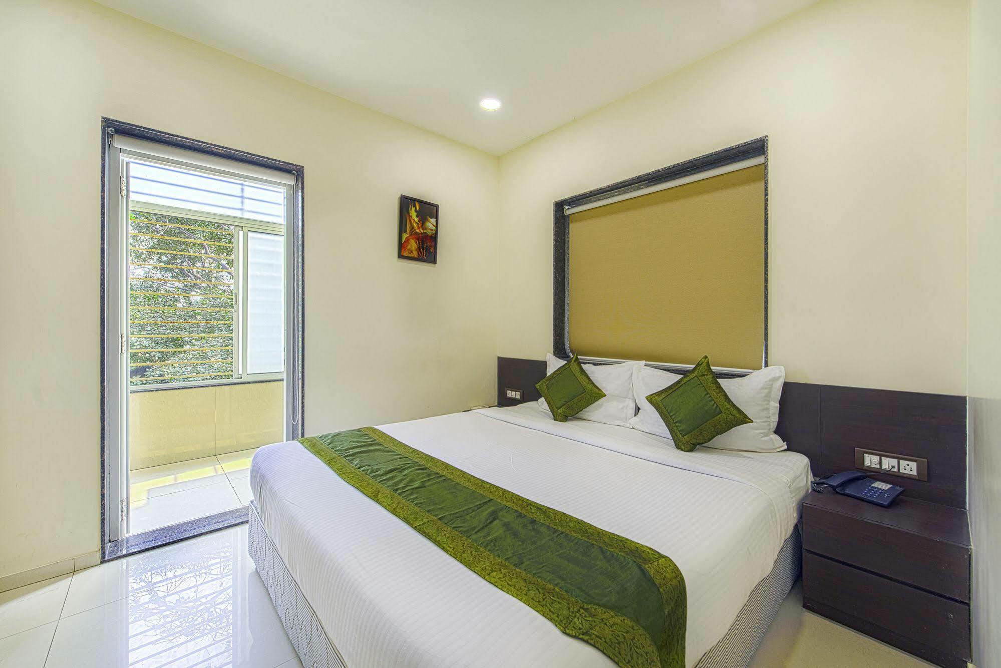 Oyo 16703 Hotel The Platinum Calcutta Buitenkant foto