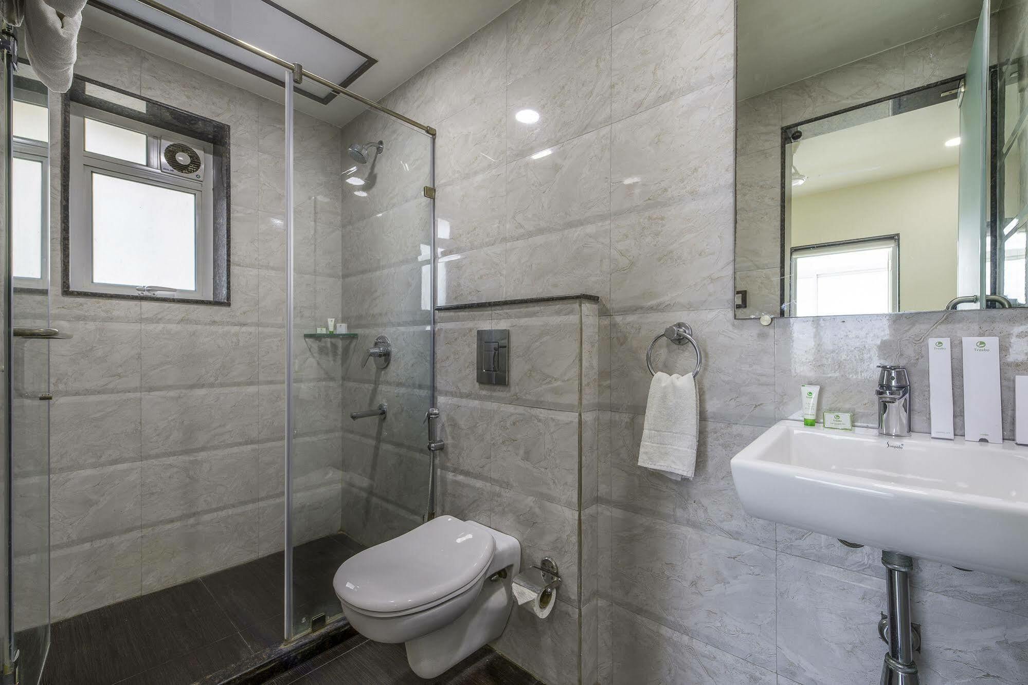 Oyo 16703 Hotel The Platinum Calcutta Buitenkant foto