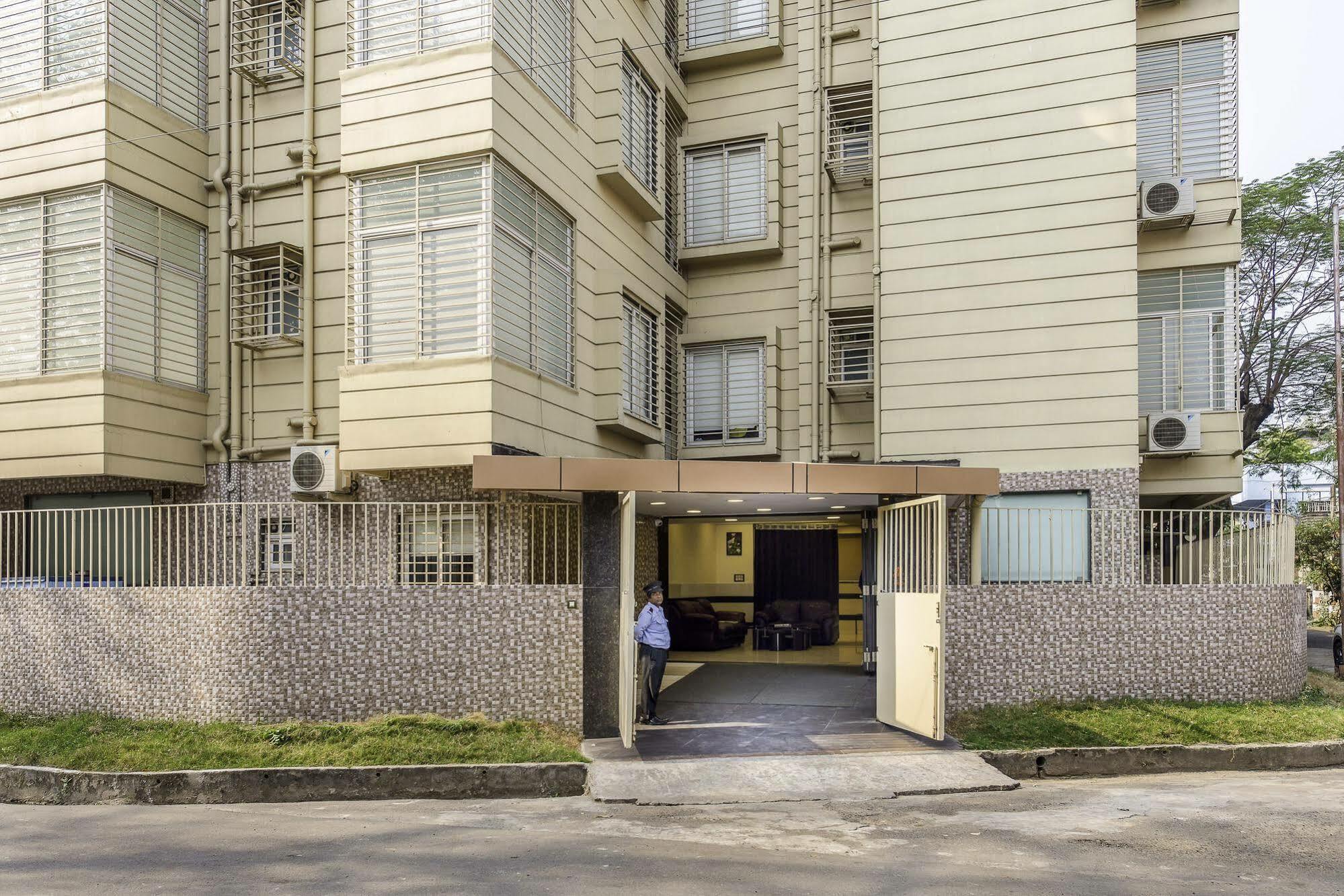 Oyo 16703 Hotel The Platinum Calcutta Buitenkant foto