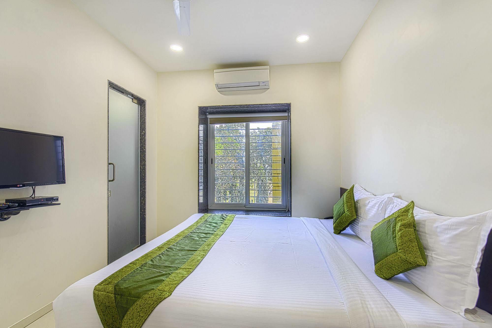 Oyo 16703 Hotel The Platinum Calcutta Buitenkant foto