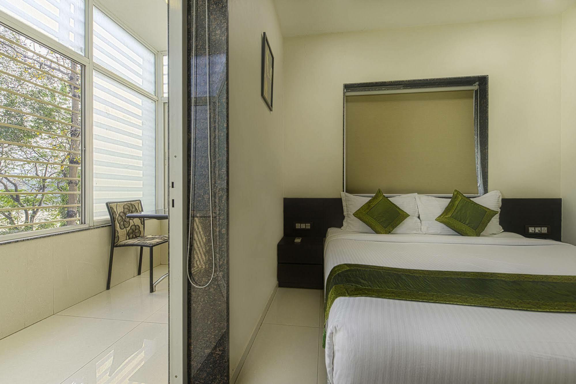 Oyo 16703 Hotel The Platinum Calcutta Buitenkant foto