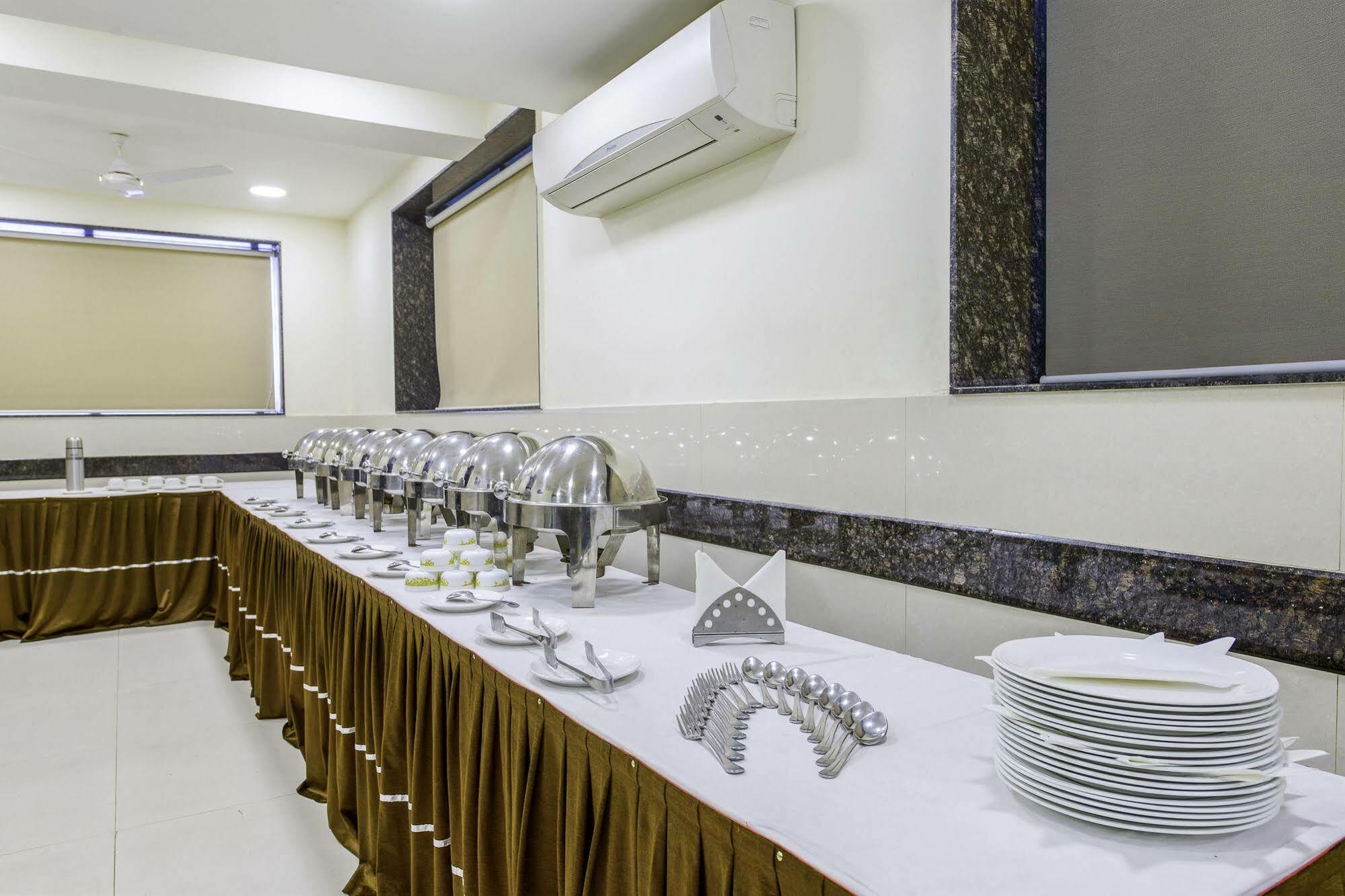 Oyo 16703 Hotel The Platinum Calcutta Buitenkant foto