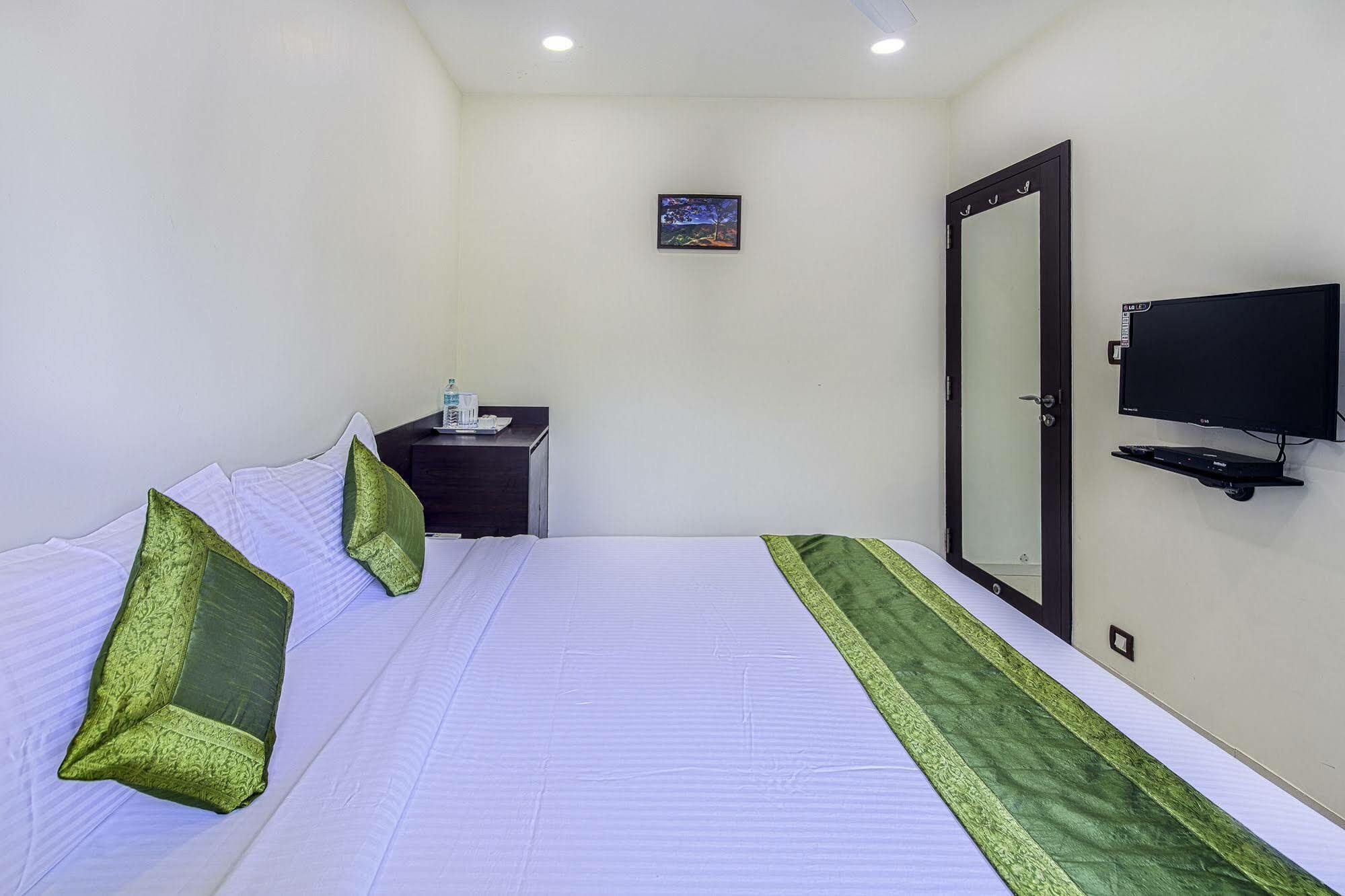 Oyo 16703 Hotel The Platinum Calcutta Buitenkant foto
