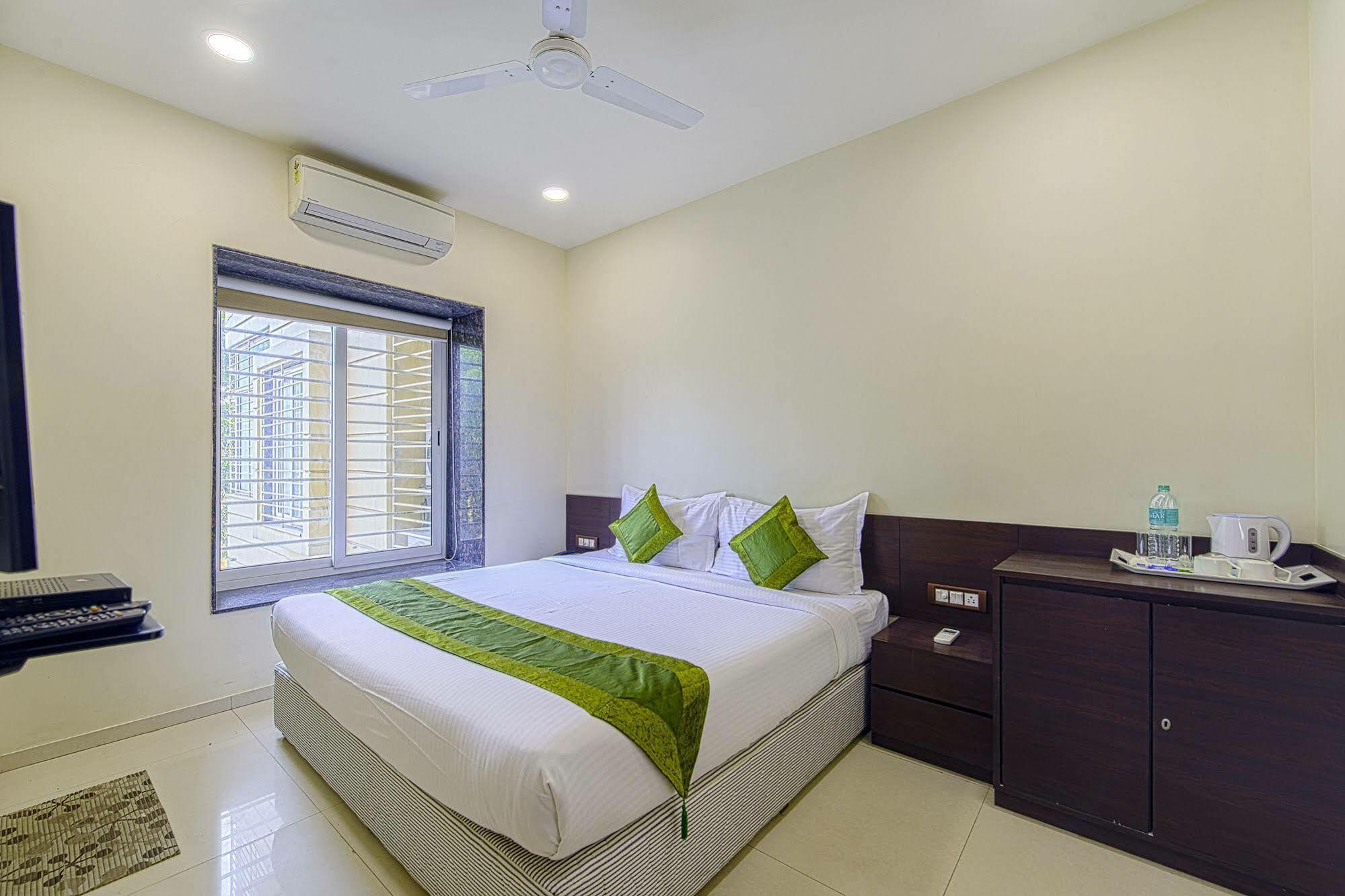 Oyo 16703 Hotel The Platinum Calcutta Buitenkant foto