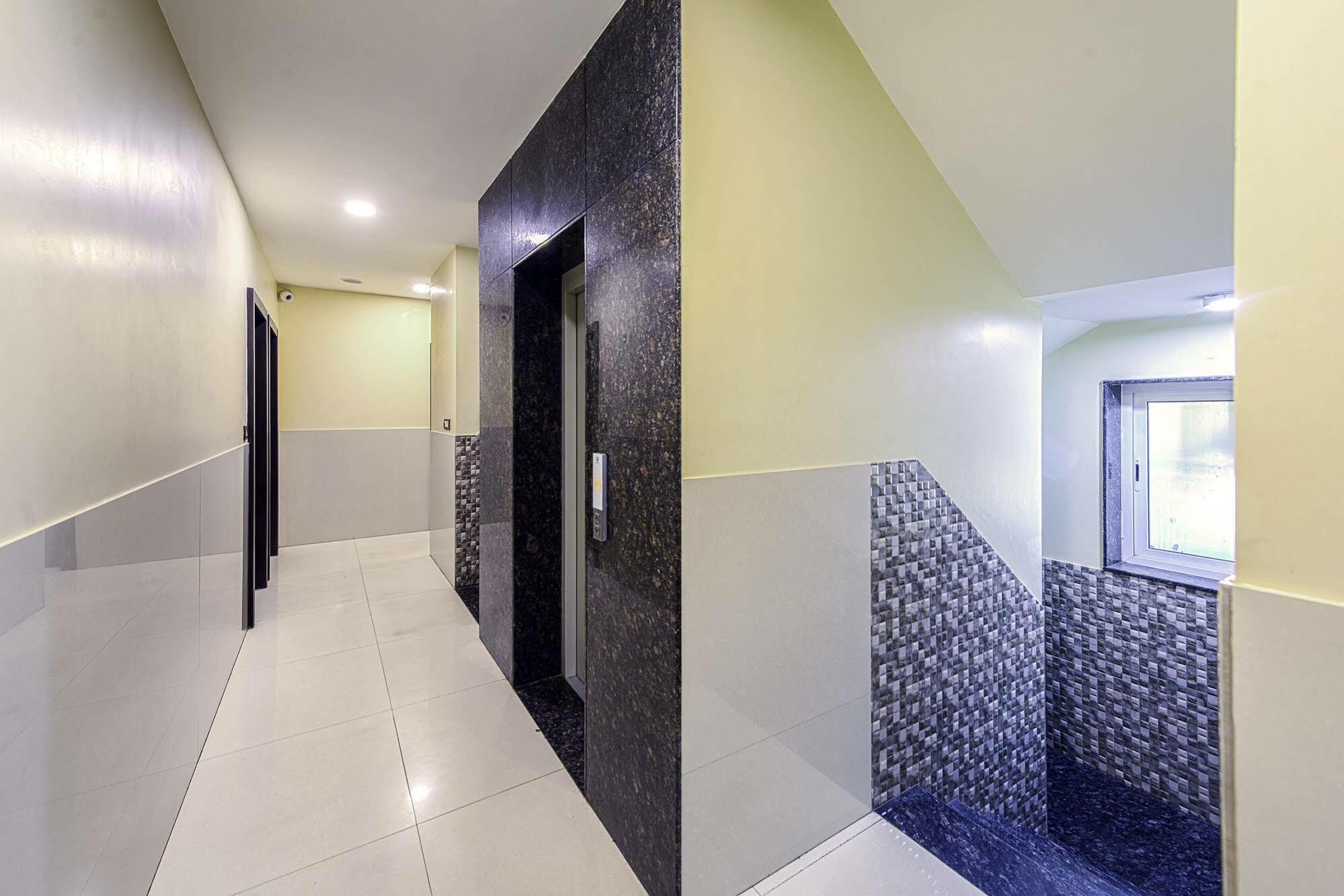 Oyo 16703 Hotel The Platinum Calcutta Buitenkant foto