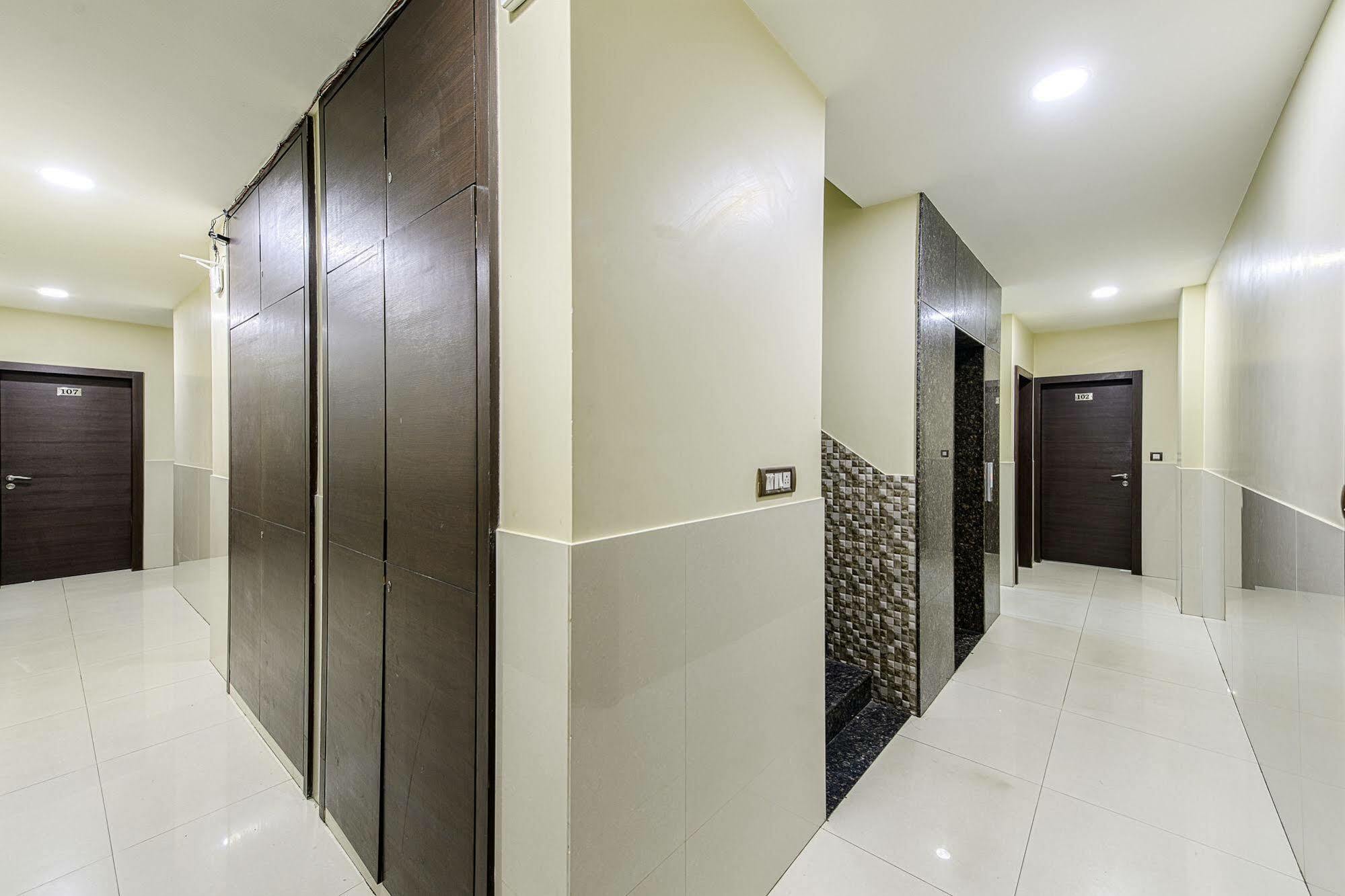 Oyo 16703 Hotel The Platinum Calcutta Buitenkant foto